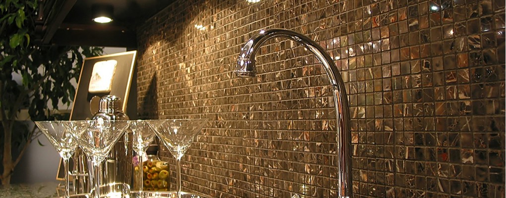 Kitchen-Design-glass-backsplash-1020x400