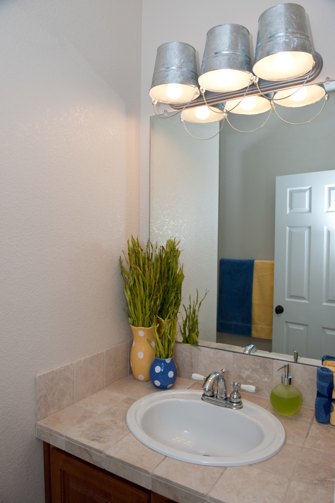 Beach bathroom 2024 light fixtures