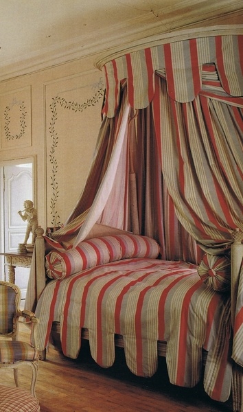 Traditional Bedroom Design