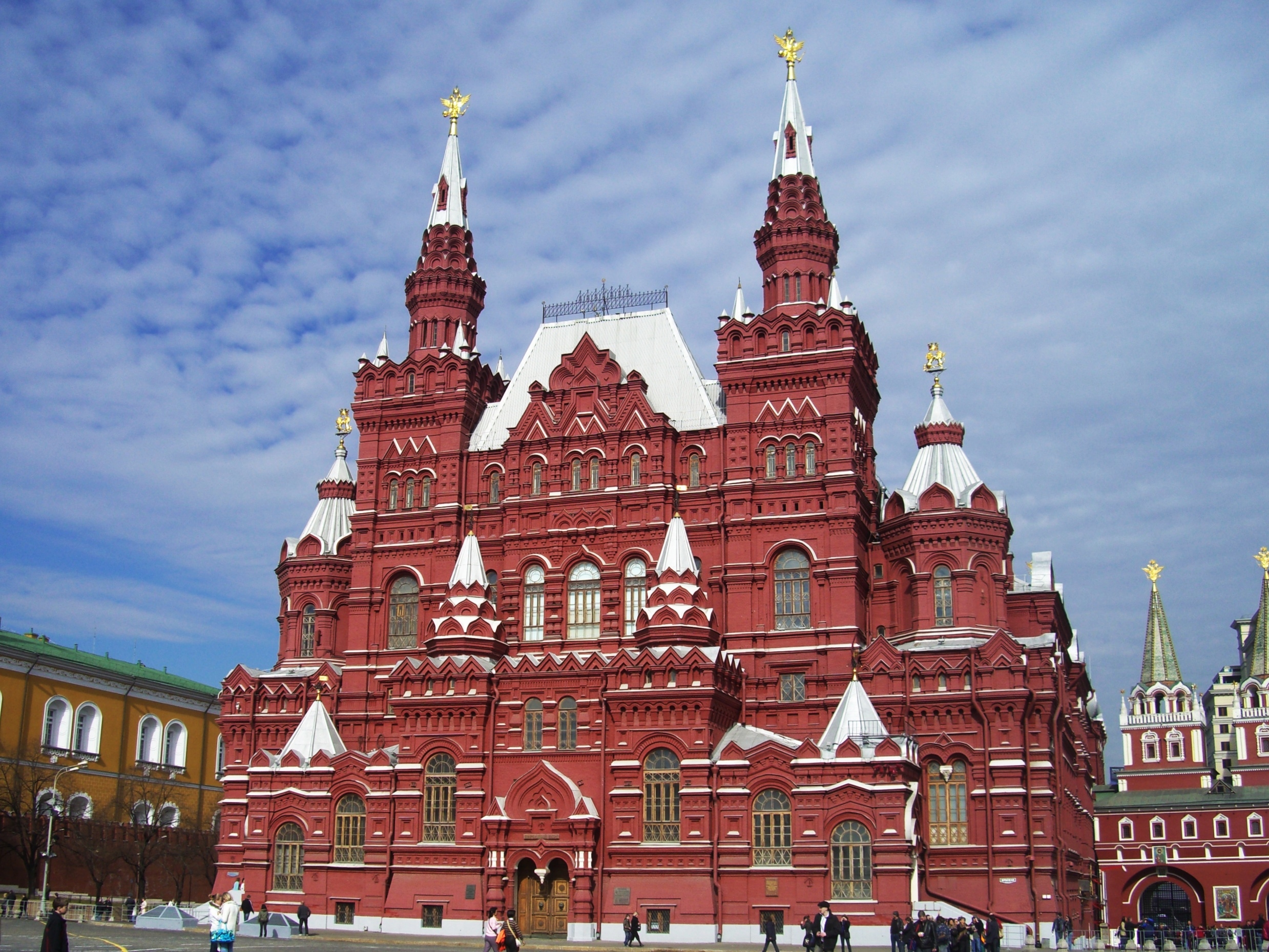 Сколько музеев в москве. Исторический музей в Москве 1872. Ворота на красной площади у исторического музея. Воскресенские ворота и здание исторического музея. Исторический музей в Москве в 2021 году.