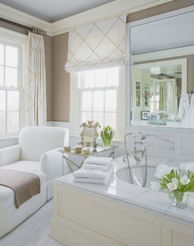 traditional bathroom design with fabric window treatments