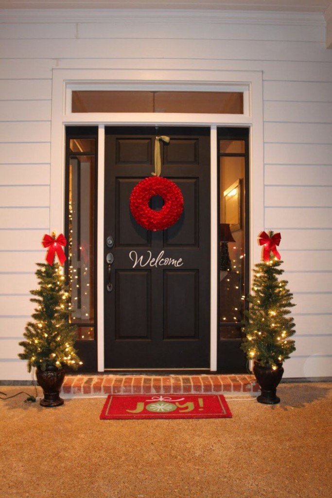 holiday interior decorating with wreath